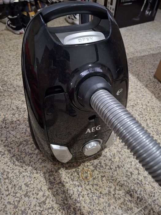 Aspirador AEG VX4-1-EB