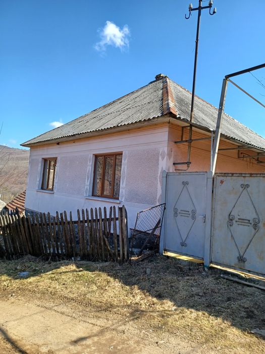 Продається будинок і літня кухня в с. Дубино, Мукачівського р- ну.