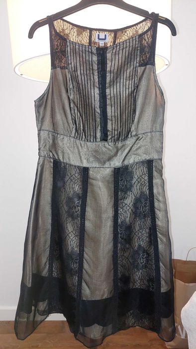 5 vestidos (incluindo 1 Guess by Marciano e 1 Adolfo Dominguez) por 35€