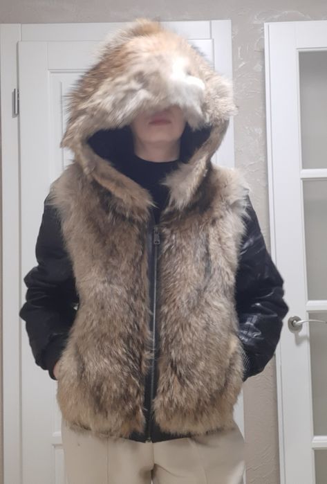 Кожаная куртка- жилетка.