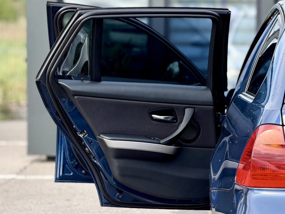 BMW 3 Series 320i