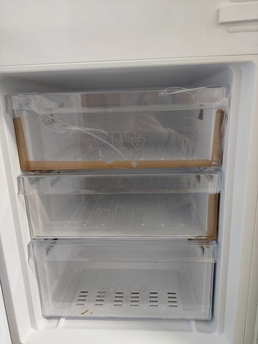 Frigorífico combinado de encastre Teka