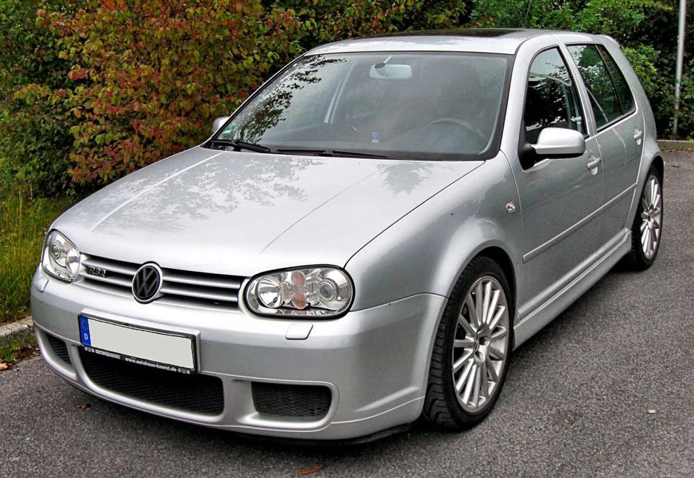 Kit completo para VW Golf 4 / IV 98-03 R32 look em plástico ABS e fibra (para-choques frontal + traseiro + embaladeiras + aileron)