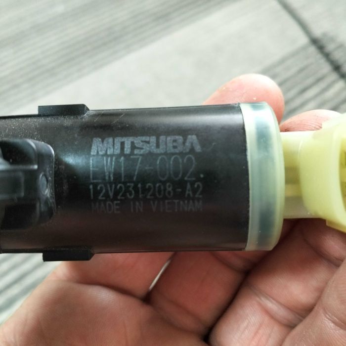 Моторчик бачка омивача Ніссан ліф