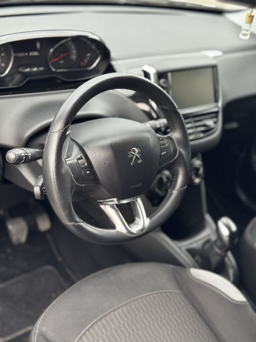 Peugeot 208 1.4 HDi Style 2015 • Muito Estimado • Oportunidade!