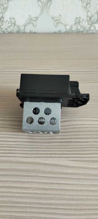 Резистор вентилятора охолодження радіатора Peugeot /Citroen