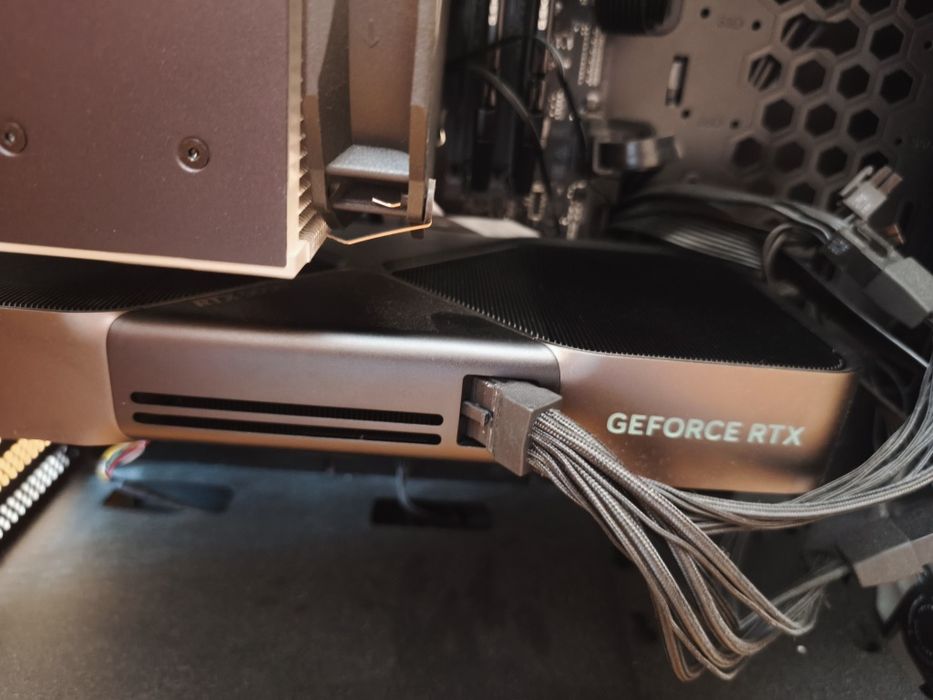 GeForce RTX 5090 32GB Founders Edition (FE)