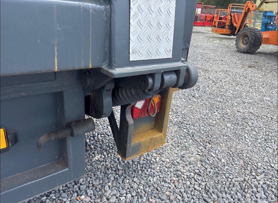 SEMI-REBOQUE FRUEHAUF Porta Maquinas com Rampa Hidraulica Excelente ###OPORTUNIDADE###