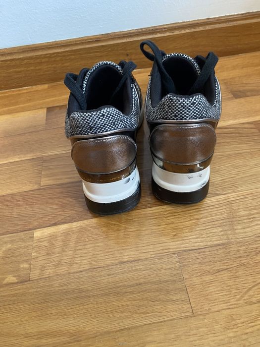 Sapatilhas com salto