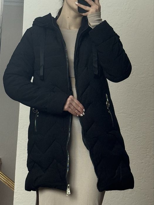 Жіноча куртка, чорна, подовжена, зимова,M