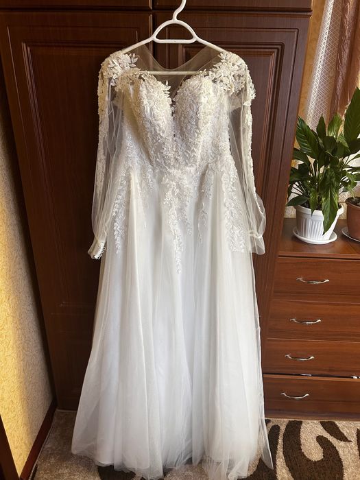 Весільна сукня, одягалась лише раз,після хімчистки