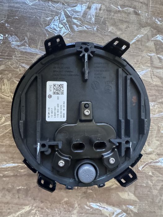 Емблема передня  VOLKSWAGEN ID.4 CROZZ (11G 853 600)