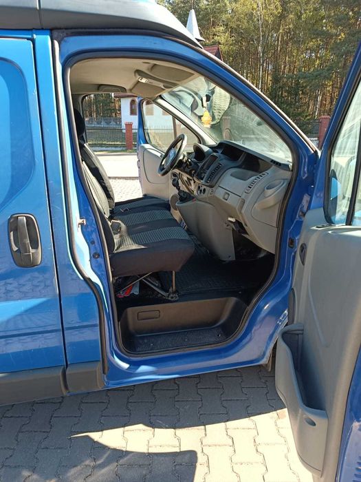 samochód renault trafic