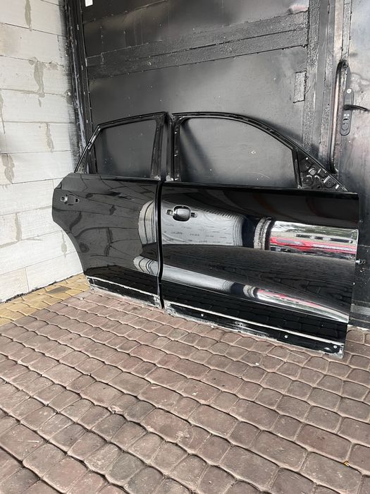 Двері праві передні задні Audi Q5 8R0 LY9B в колір дверь двери