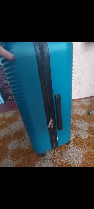 Чемодан великий пластик