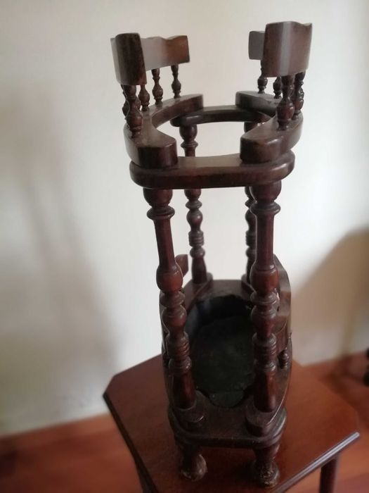 Porta chapéus em madeira