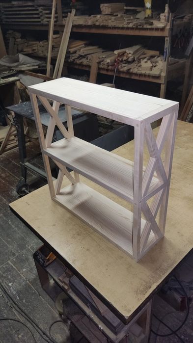 Дерев'яна підставка (підлогова або настільна полиця)