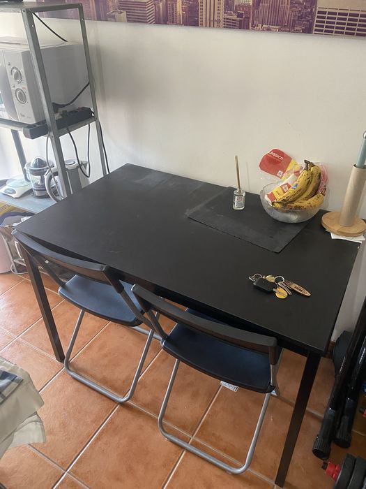 Mesa com tres cadeiras
