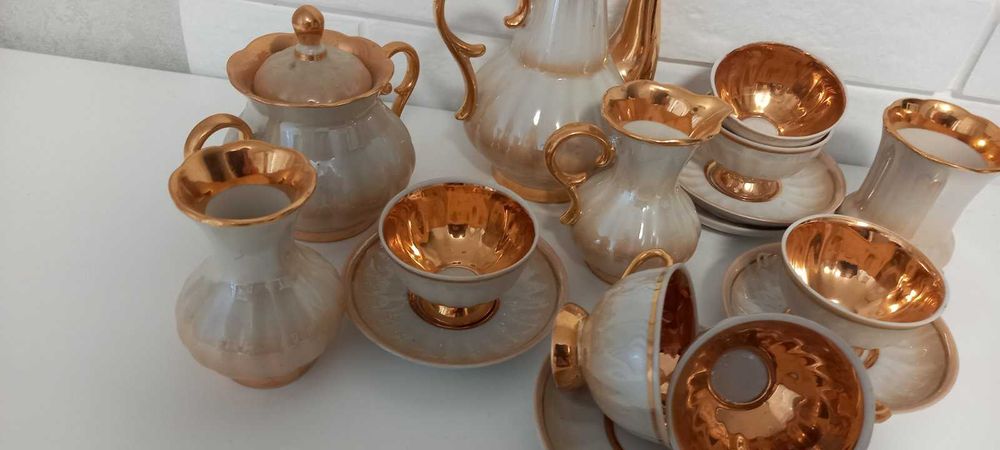 Продам  кофейнный сервиз.