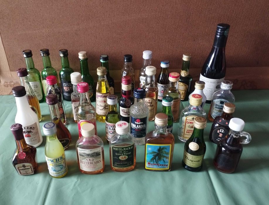 Antiguidades e colecionismo lote de 34 unidades