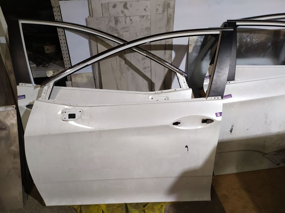 Honda Clarity Двери