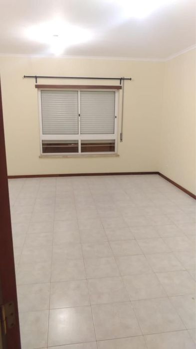 Apartamento T2 com varanda, vista parcial mar e garagem em box — Alto do Lagoal