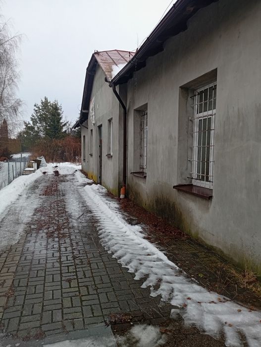 Do wynajęcia budynek  wraz z placem utwardzonym.