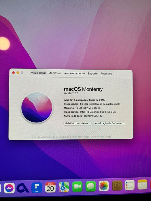 Computador com monitor, teclado  da APPLE, descrições em cada ecrã