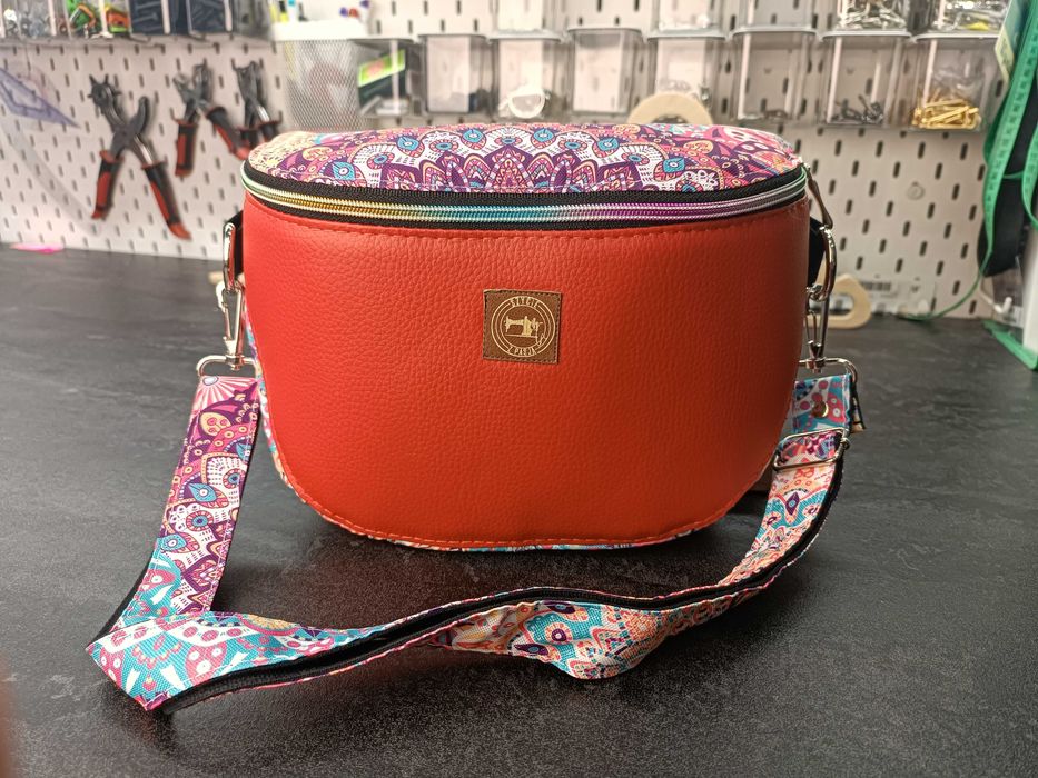 Damska Torebka na ramie i na biodro. Nowoczesny Unikalny Wzór