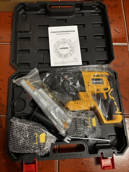Maquina furar c/martelo Wellwin a bateria + acessorios e brocas