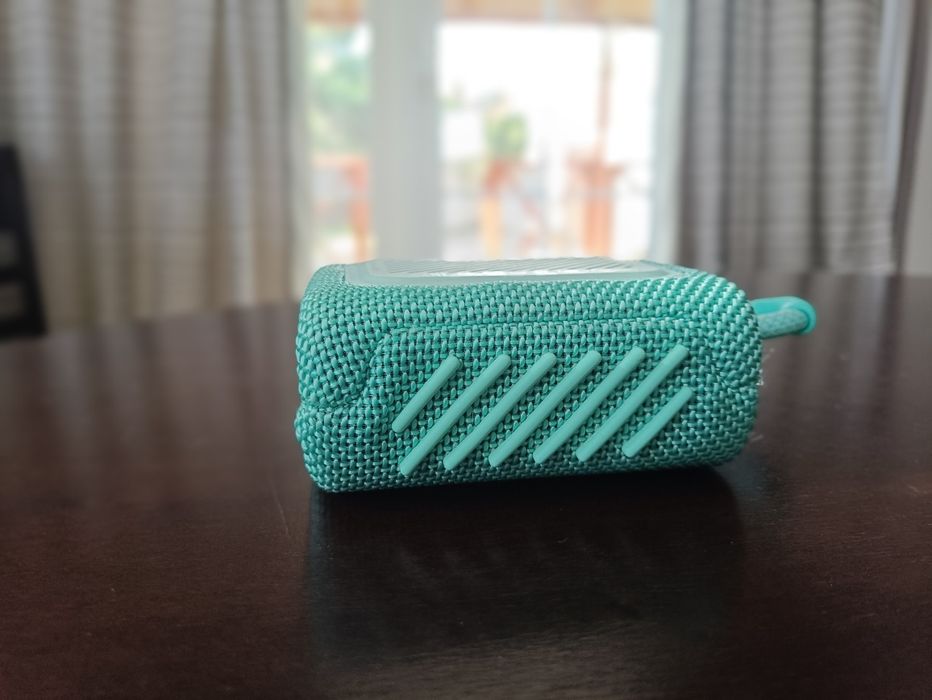 Аккумуляторная колонка Jbl go 3 . Jbl charge 5.