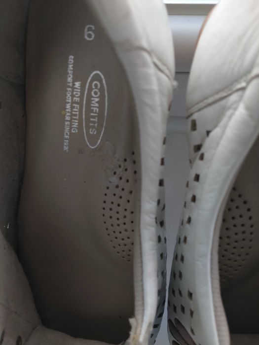 Półbuty białe ażurowe dekoracyjne  skóra naturalna Comfietts sneakersy  sznurowane