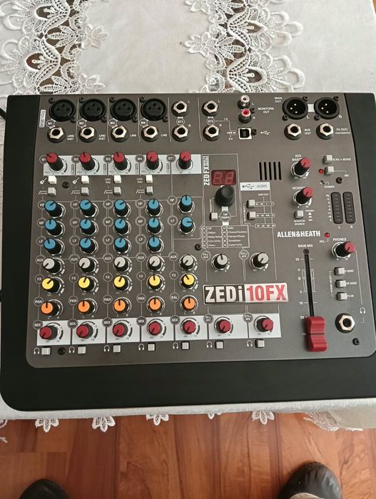 Mikser Allen&Heath ZEDi 10FX