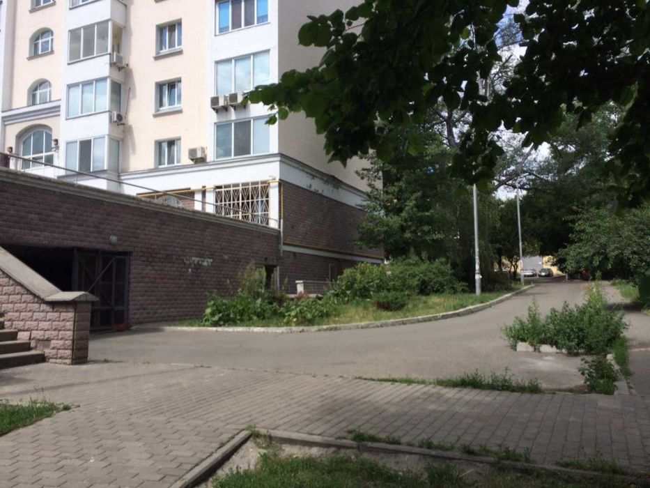 Паркомісце 16 м², напівпідземний паркінг, Вітряні Гори 2Б