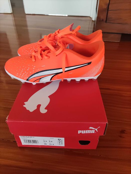 Tênis Puma Novos com pitons/chuteiras tamanho 35