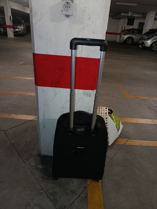 Mala trolley em excelente estado
