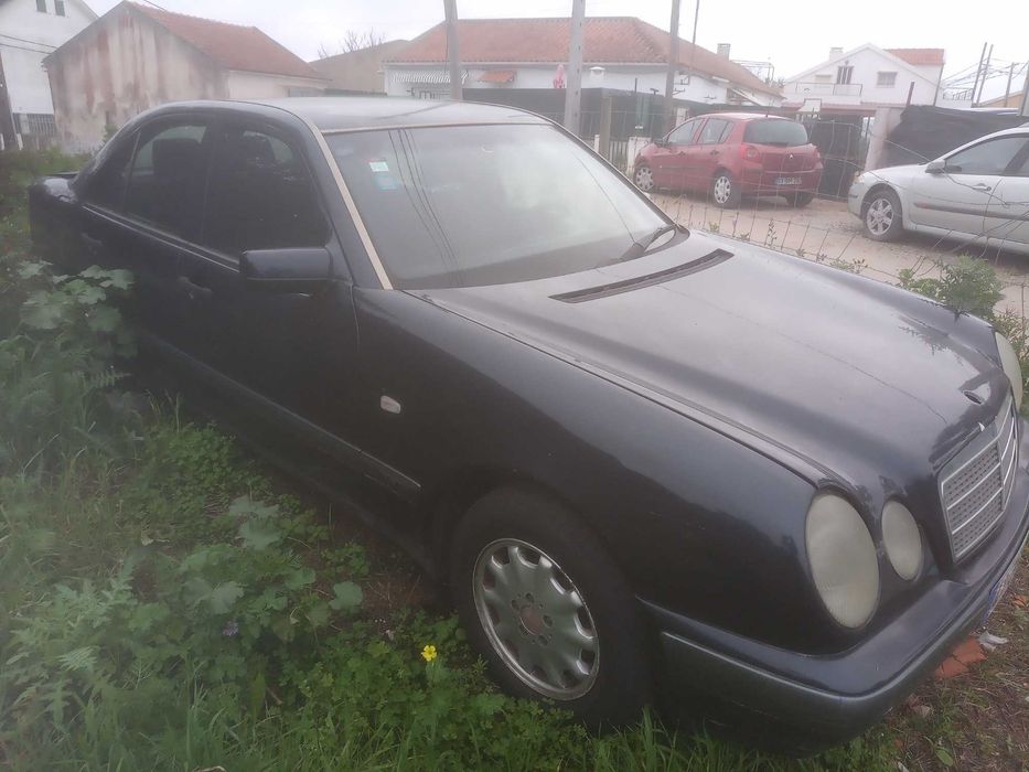 Mercedes E220D para peças W210