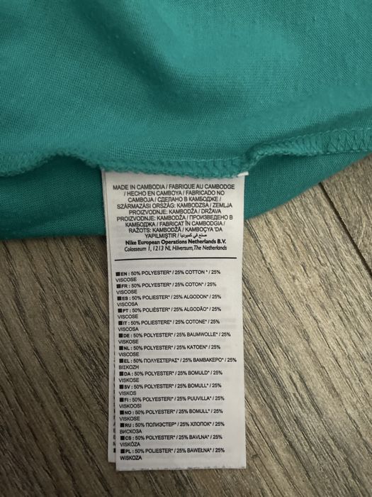 Футболка женская NIKE