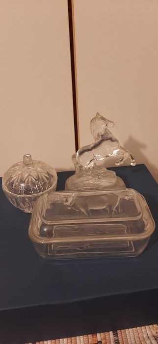 Cavalo, bomboneira e manteigueira vidro