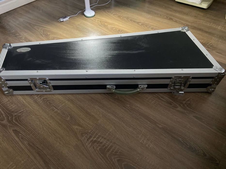 Fender strat mn bsb + Vox комбик + 8 педалей + кейс + коммутация