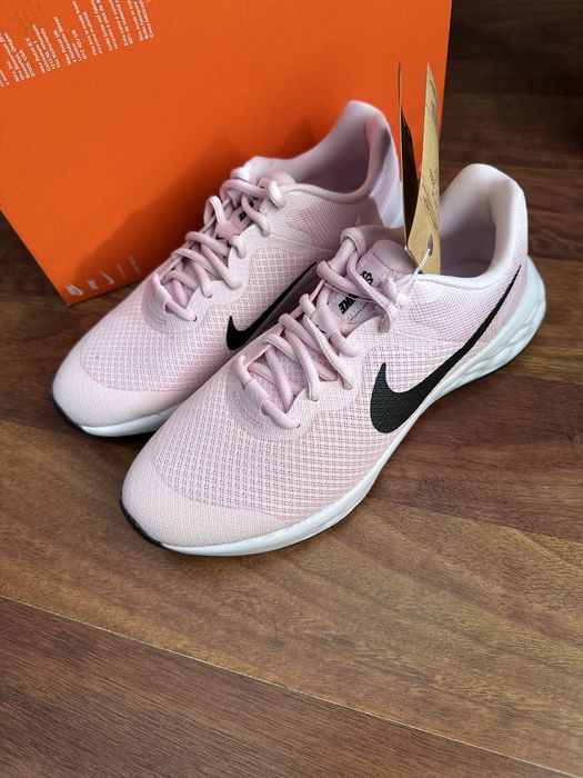 NIKE Revolution 6 NN Buty Obuwie Sportowe Trening 39 dł 24,5