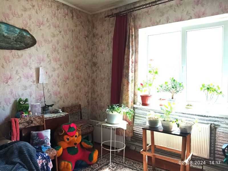 Продам.. двухэтажный кирпичный дом в Мерефе.