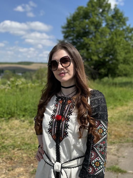 Вишита сукня, ручна вишивка