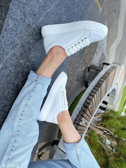 Базові шкіряні білі кеди