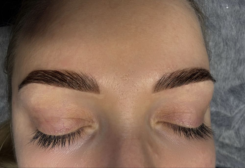 Profesjonalna stylizacja brwi – lifting, regulacja, henna
