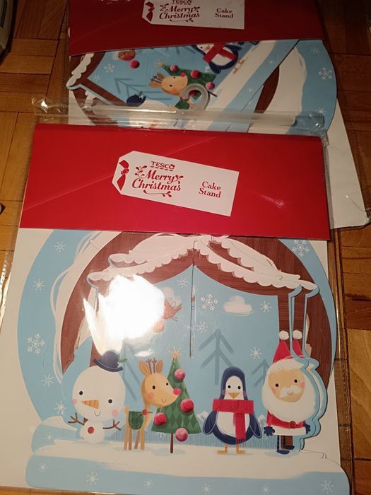 Kartonowo-kolorowa patera na babeczki i ciasta