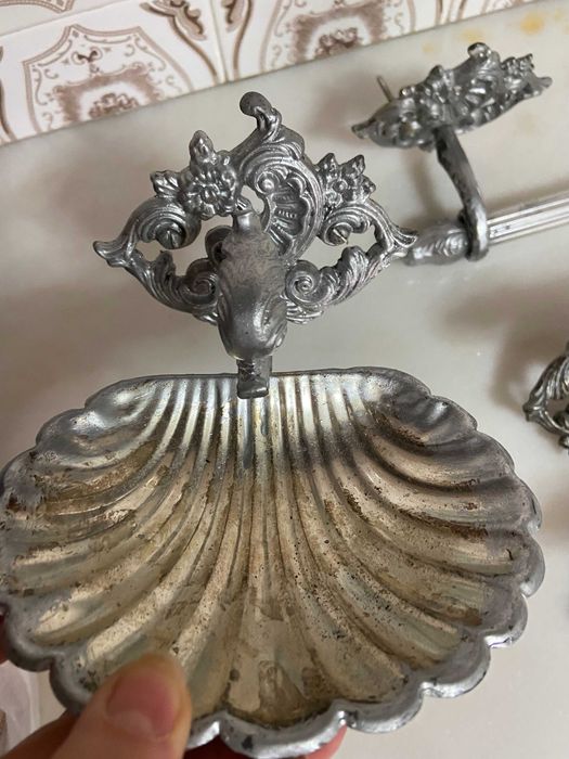 Lindíssimo conjunto antigo de acessórios de casa de banho