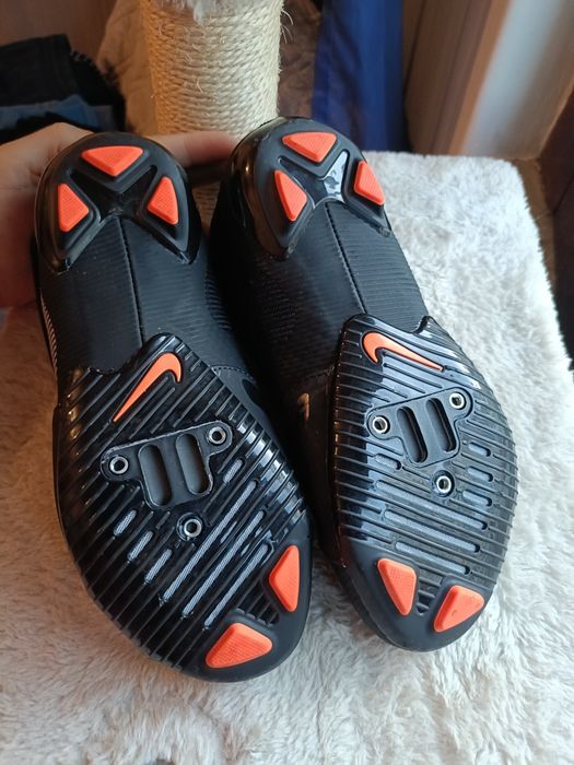 Sapatos encaixe bicicleta NIKE