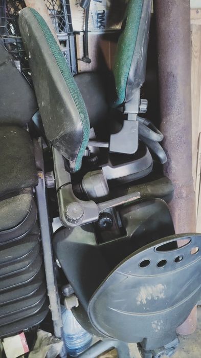 Продам офісні стільці