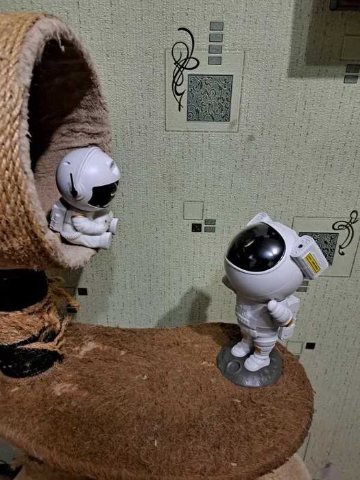 Космонавт Проектор звездного неба. Светильник Астронавт с пультом